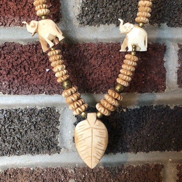 Vintage Jewelry - African bone carved necklace; elephants